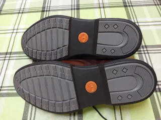 Zapatos de Piel color marrón.