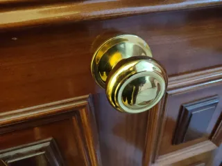 Mirilla, pomo, cerrojo y cerradura