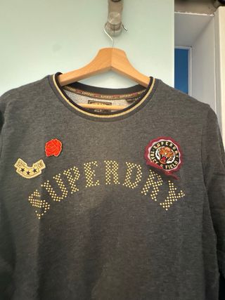 Jersey Superdry Gris con Parches