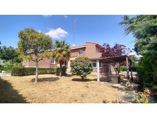 Chalet en venta en Hervencias en Ávila