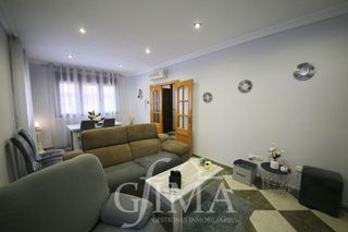 Casa adosada en venta en Tomelloso