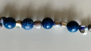 Collana con perle blu e turchesi