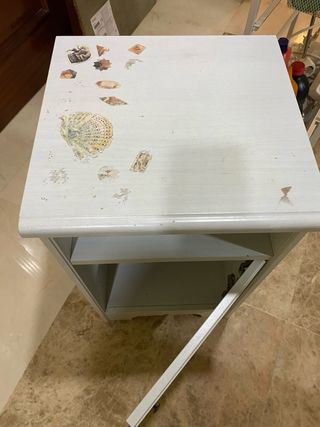 Mesita de noche de madera