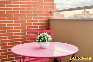 Piso en venta en San Luis en Almería