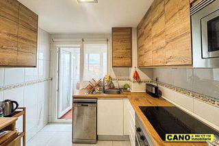 Piso en venta en San Luis en Almería