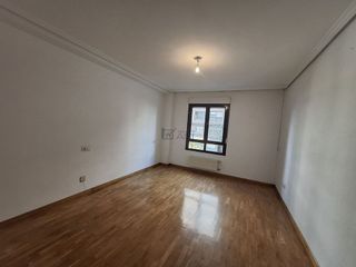 Piso en venta en Tenderina Alta - Fozaneldi en Oviedo
