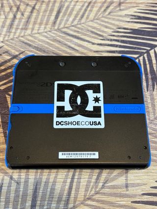 Nintendo 2DS Negra con Pokémon Y