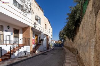 Casa adosada en venta en Zubia (La)