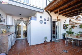 Casa adosada en venta en Zubia (La)