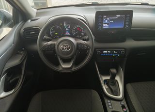 Toyota Yaris HÍBRIDO Modelo 2023