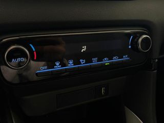 Toyota Yaris HÍBRIDO Modelo 2023