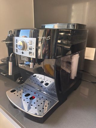 Cafetera DeLonghi Magnifica S Negra