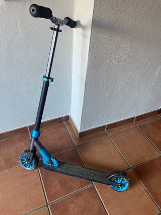 Patinete infantil azul y gris