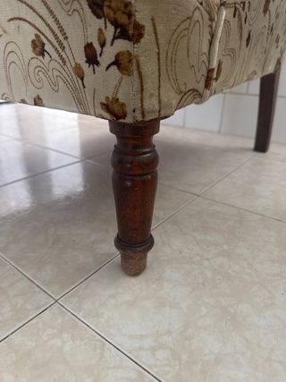 Sillón tapizado terciopelo beige y marrón