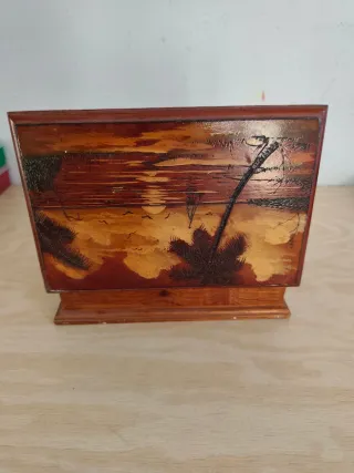 Caja de madera decorada Cuba