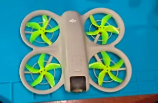 DJI Mini Drone con hélices verde con dos baterias