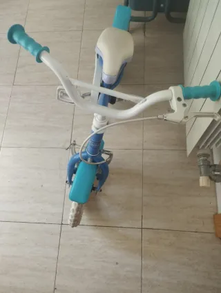 Bicicleta infantil Frozen con pedales
