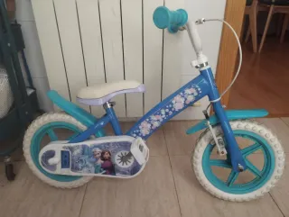 Bicicleta infantil Frozen con pedales
