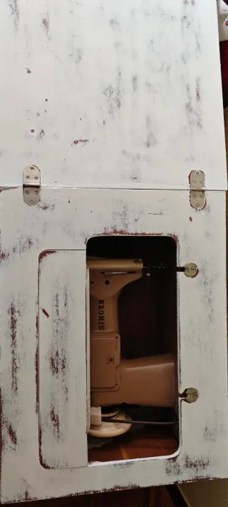 Máquina de coser Singer con armario