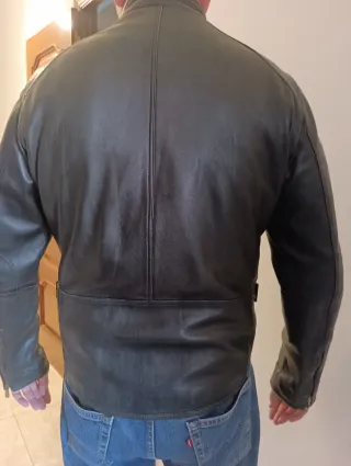 Chaqueta de piel Massimo Dutti Negra