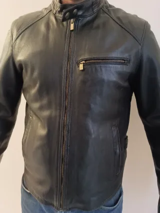 Chaqueta de piel Massimo Dutti Negra