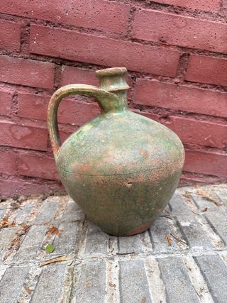 Jarra antigua de barro
