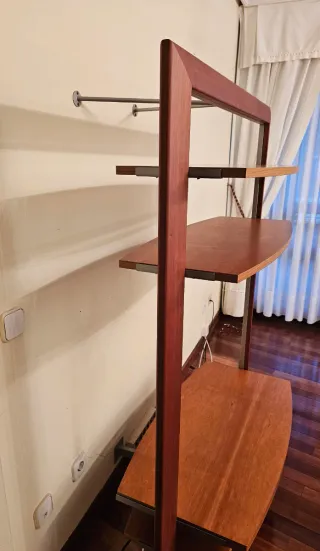 Estantería giratoria de madera auxiliar. Óptimo pa