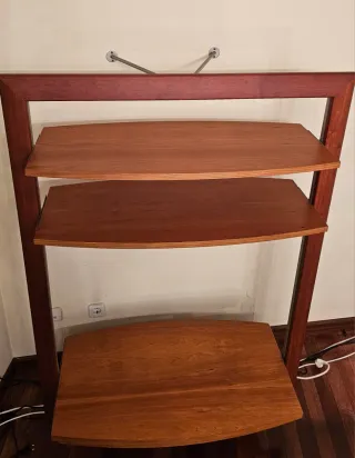 Estantería giratoria de madera auxiliar. Óptimo pa