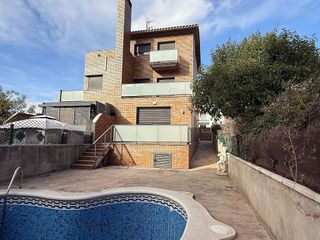 Casa adosada en venta en La Collada - Sis Camins - Fondo Somella - Santa Maria en Vilanova i La Geltrú