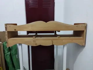 Estantería de madera maciza