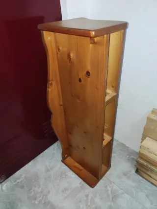 Estantería de madera maciza