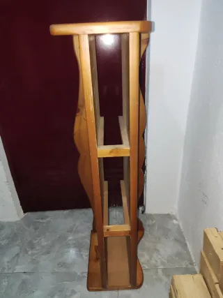 Estantería de madera maciza