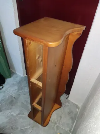 Estantería de madera maciza