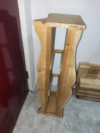 Estantería de madera maciza