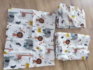 Protector cuna y conjuntos de sábanas y saco