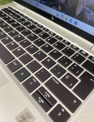 Portátil HP TÁCTIL X360 1030 G8 i7 11a 16Gb RAM