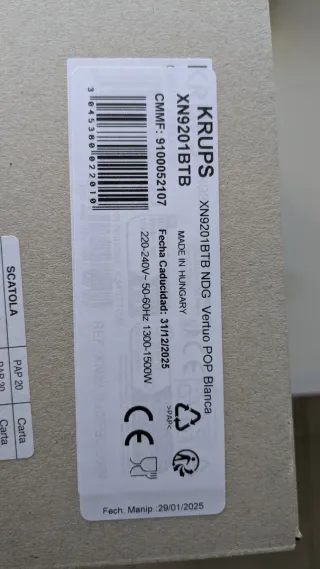 Cafetera Nespresso Vertuo Pop Krups blanca.