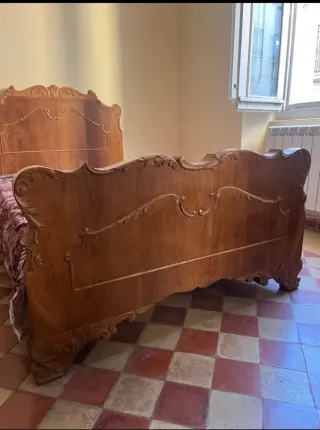 2 camas antiguas de madera