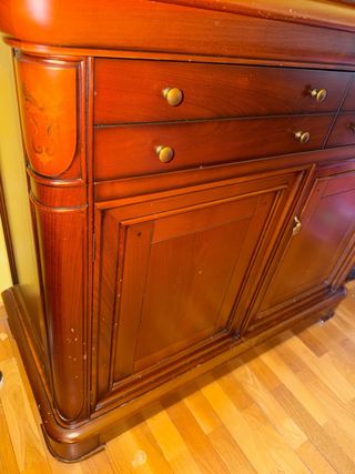 Vitrina de madera y cristal