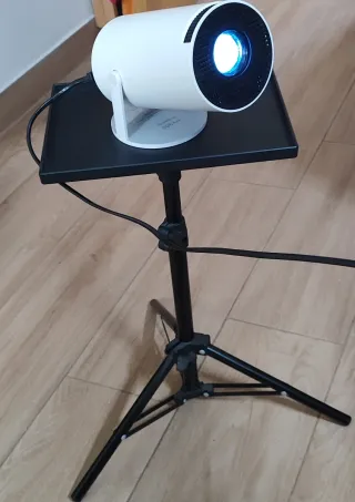 Proyector Magcubic HY300 con soporte