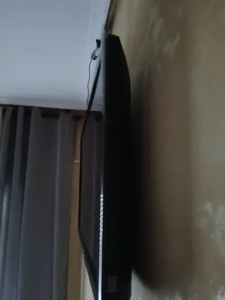 Televisión Philips 40 Negra con  su suport