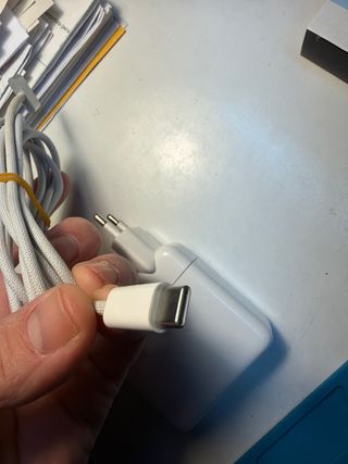 Cargador Apple MacBook A2518 Original