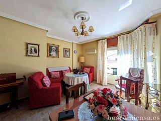 Piso en alquiler en Linares