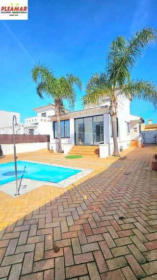 Chalet en venta en Santuario - La Laguna en Chipiona