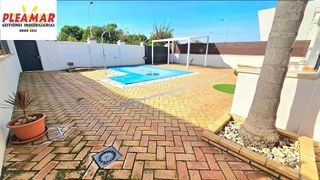 Chalet en venta en Santuario - La Laguna en Chipiona