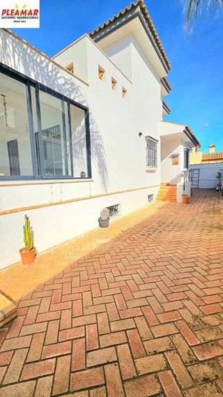 Chalet en venta en Santuario - La Laguna en Chipiona