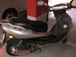 Scooter Kymco Betwin 125cc Plata año 2003 29000 km