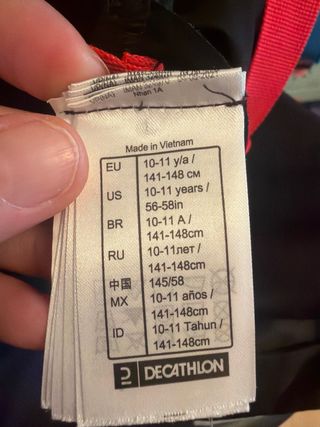 Pantalones y zapatillas senderismo niña