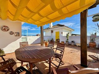 Ático en venta en Puerto de la Duquesa en Manilva