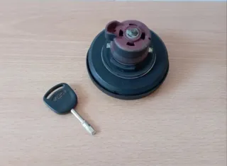 Tapa de combustible Ford con llave